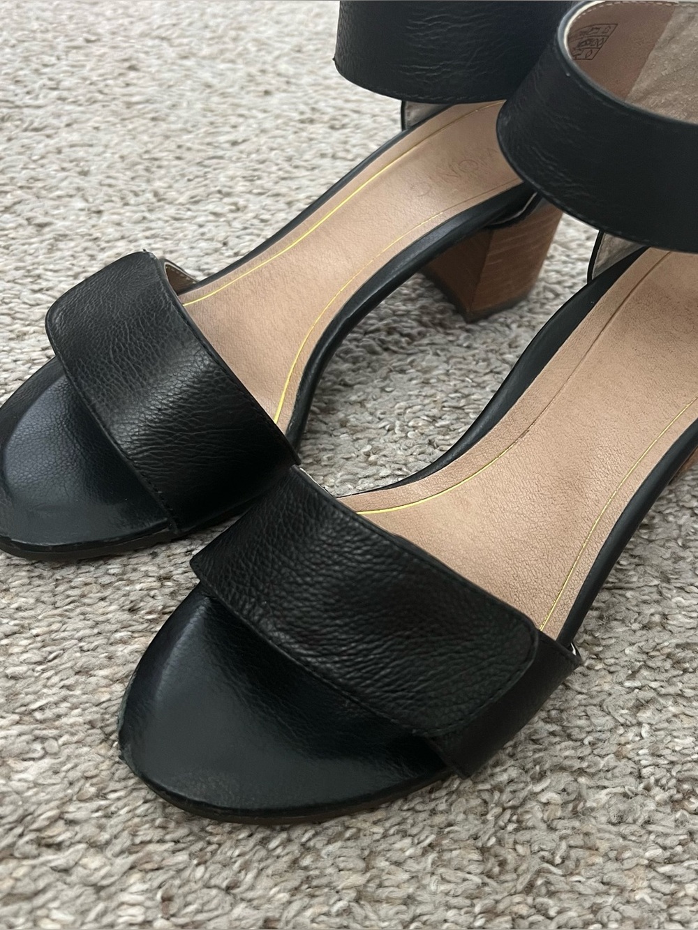Vionic Solana Black Leather Block Heel Sandals with Wood-Tone Heel Size 7